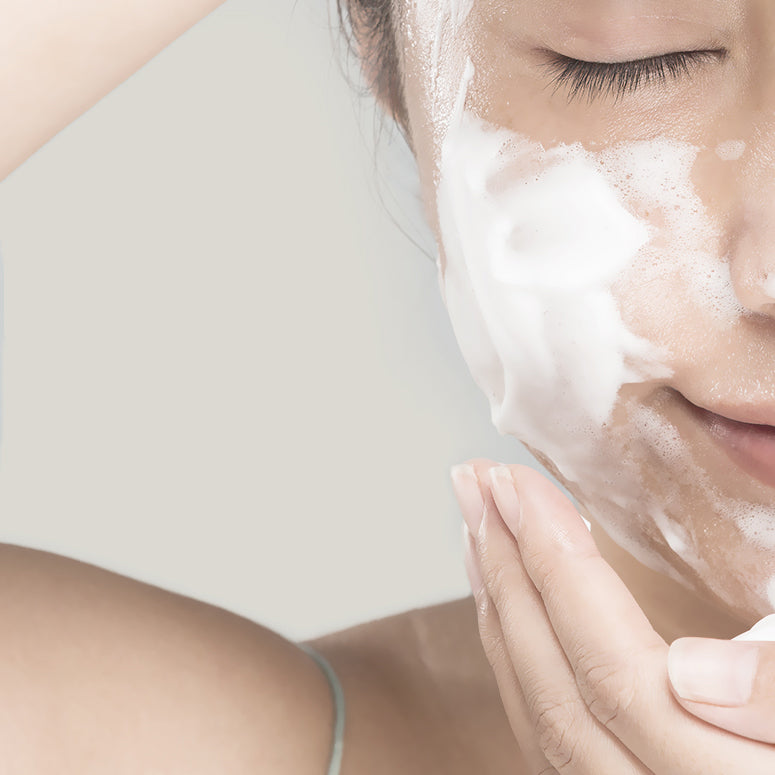 Heartleaf Succinic Moisture Cleansing Foam